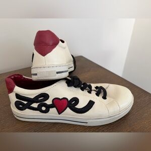 Brighton Love me white Leather Sneakers w Hearts in a 9